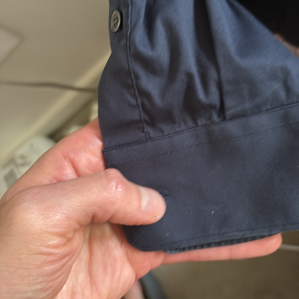 Men's dark navy blue Dress Shirt. Dark mother of pearl buttons. BURBERRY London. - Picture 8 of 17